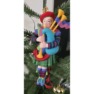 Department 56 11 PIPERS PIPING 8" Ornament from 12 days of‎ Christmas Series